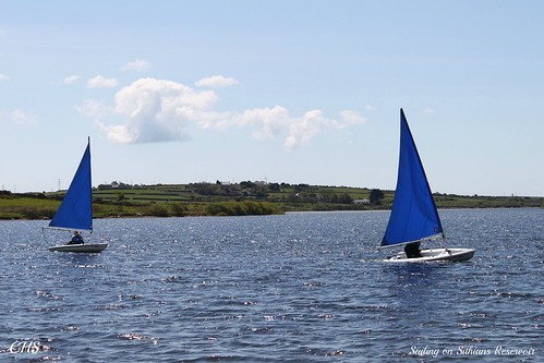 Sailing on Sithians Reservoir by Stocker Images