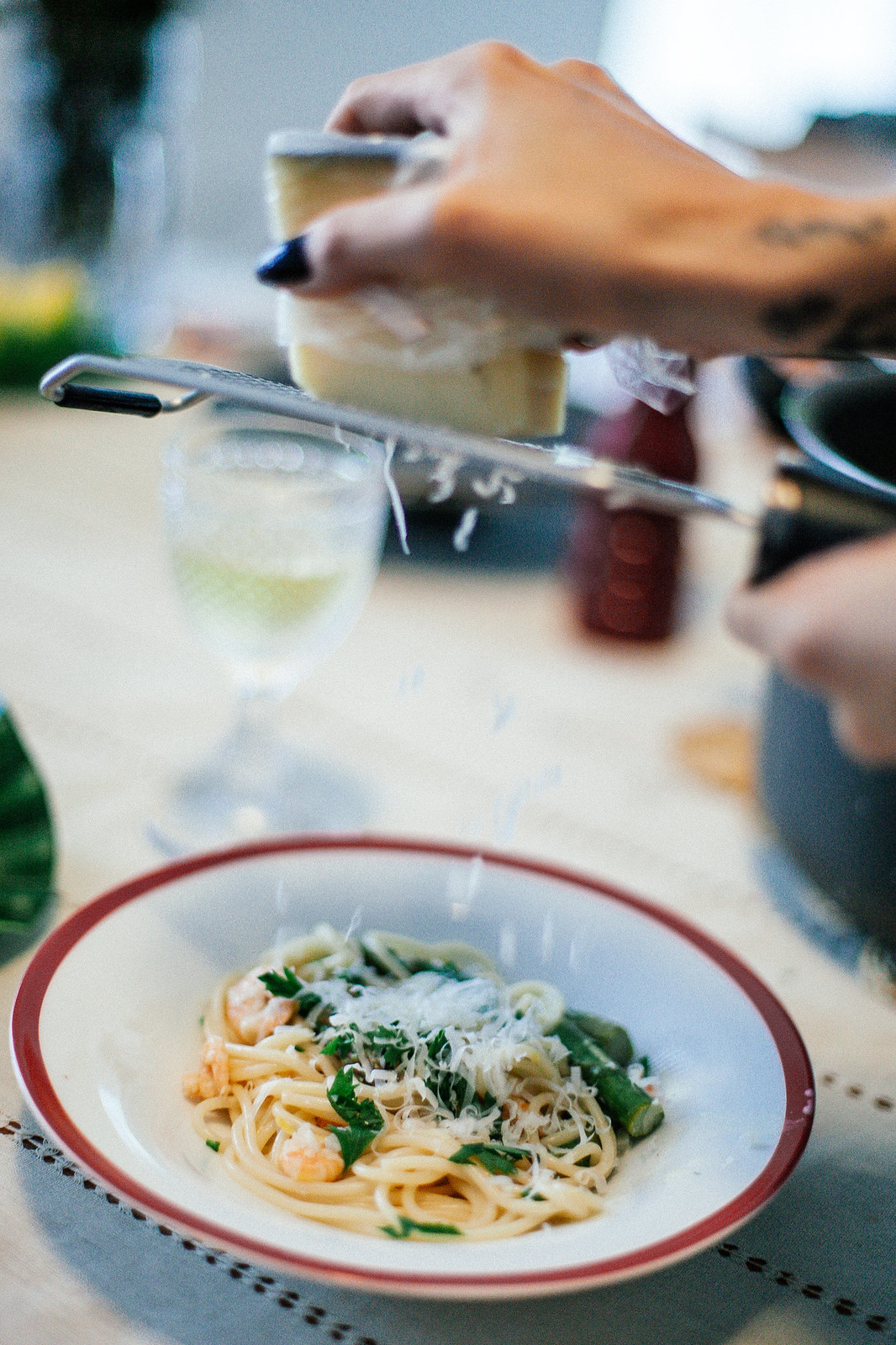 Spaghetti com Camarão, Aspargos e Limão Siciliano