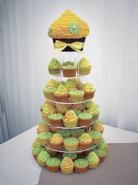gerbera wedding cupcake