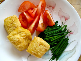 IMG_1293 Chive , tofu bok and tomato