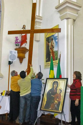 Cruz peregrina e Ícone de Nossa Senhora visitarão todas as paróquias da Arquidiocese até a Romaria de 2014.