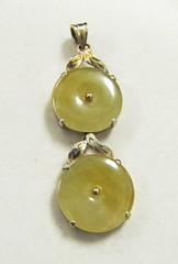 Vintage 14KT Gold Yellow Jade Pendant