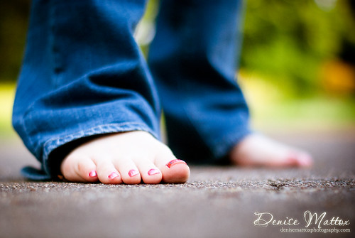 192: Bare feet and blue jeans