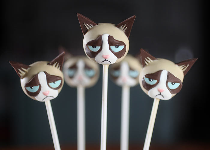 Grumpy Cat Cake Pops