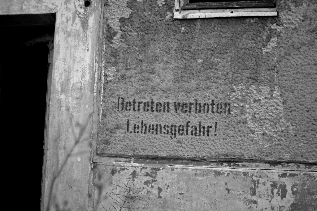 Lebensgefahr Jüterbog black and white