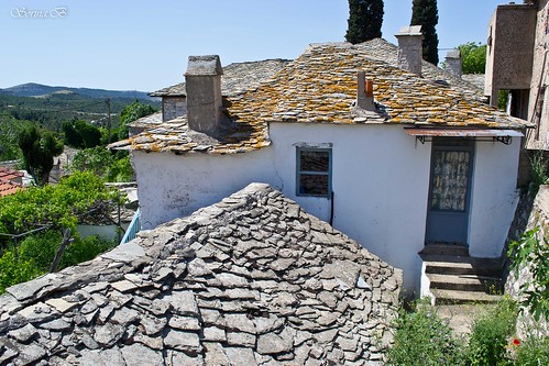 Roofs in Theologos