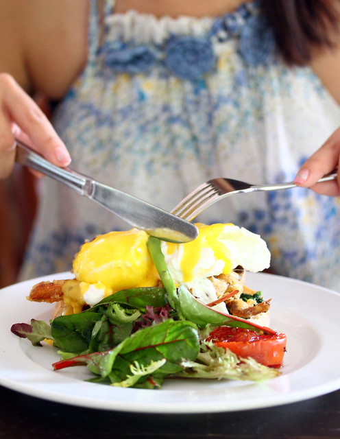 Riders Cafe's Blackstone Benedict with Bacon & Tomatoes, Poached Eggs & Hollandaise 