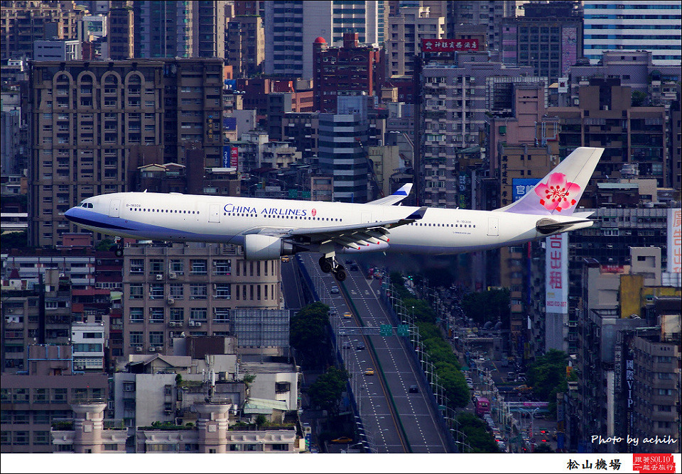 China Airlines / B-18308 / Taipei Songshan Airport