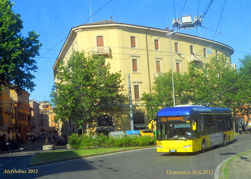 filobus Neoplan n°03 in piazzale Risorgimento - linea 11A