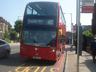 Tower Transit DN33796 on Route 425, Clapton Pond