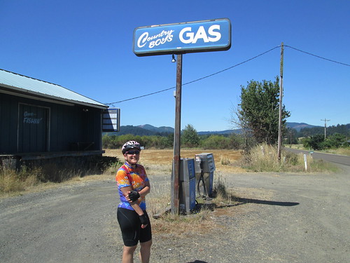 Former Country Boys gas station, Bellfountain, OR