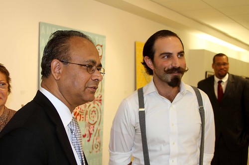Secretario General Adjunto Ramdin inaugura exhibición de arte en la OEA