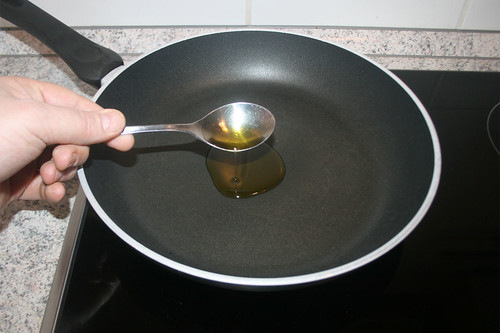 15 - Olivenöl erhitzen / Heat up olive oil
