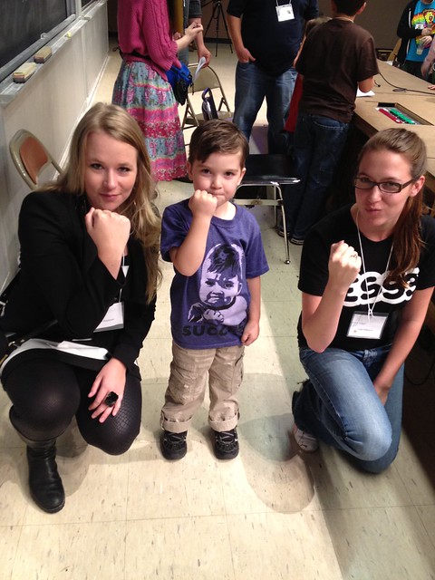 Rocking the Success Kid pose w/@LydiaWallbaum & the lil guy himself. #success #ROFLcon