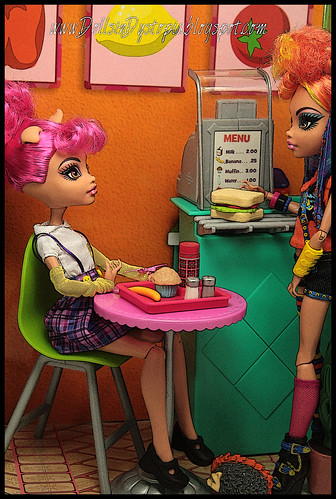 Lunchtime by DollsinDystopia
