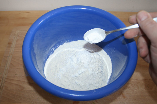 22 - Backpulver hinzugeben / Add baking powder