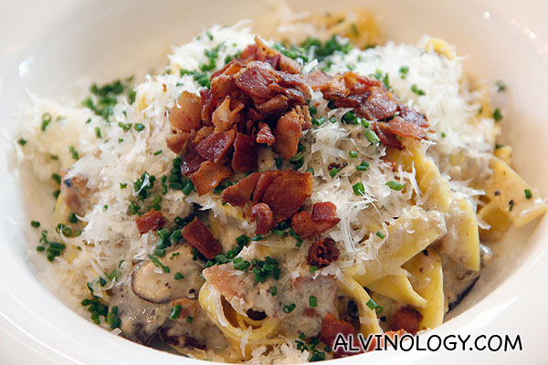 TRUFFLE CARBONARA TAGLITELLE (Egg Tagliatelle with double-smoked bacon and mushrooms in a truffle egg-yolk sauce) - S$16.50