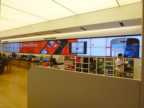 Microsoft Store in Westfield Valley Fair Mall, Santa Clara by textlad