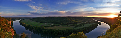 A Bend in the River a view from Painters Bluff in Arkansas (Press "L") by Jeka World Photography