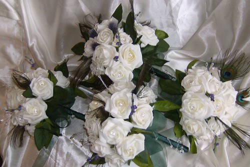 Wedding Flowers  1x Bride 2x Bridesmaids 2x Flowergirls 4 Single /& 2 Double BH