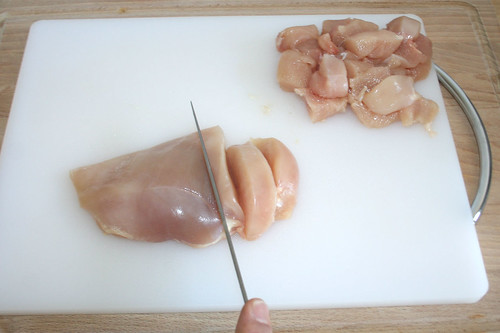 19 - Hähnchebrust würfeln / Dice chicken breast