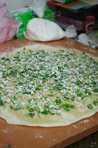 add flour to green onions