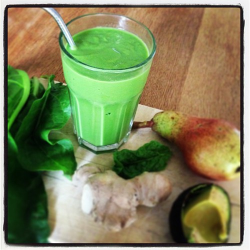 Green smoothie: pear, avocado, ginger, spinach, date, ice & water. 175 calories. Inspired by @pesky85. #detox