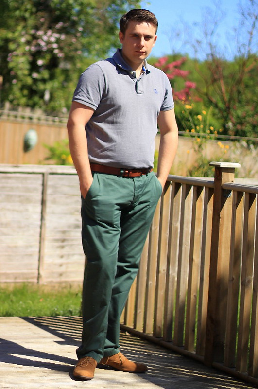 OOTD, outfit of the day, men's polo shirt, green chinos, suede brogues