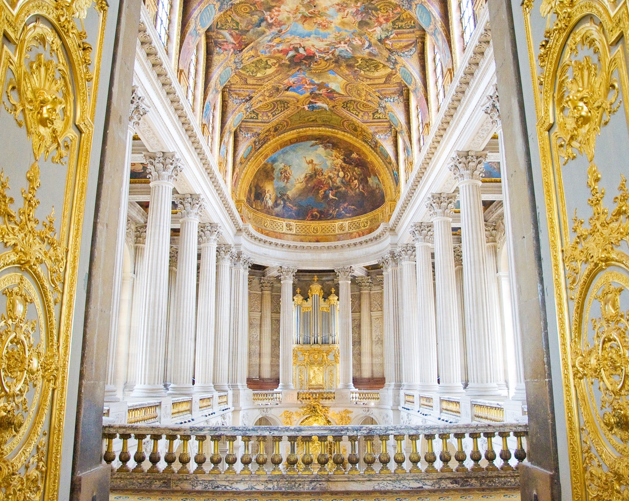 Chapel in Palace of versailles. Credit Thibault Chappe