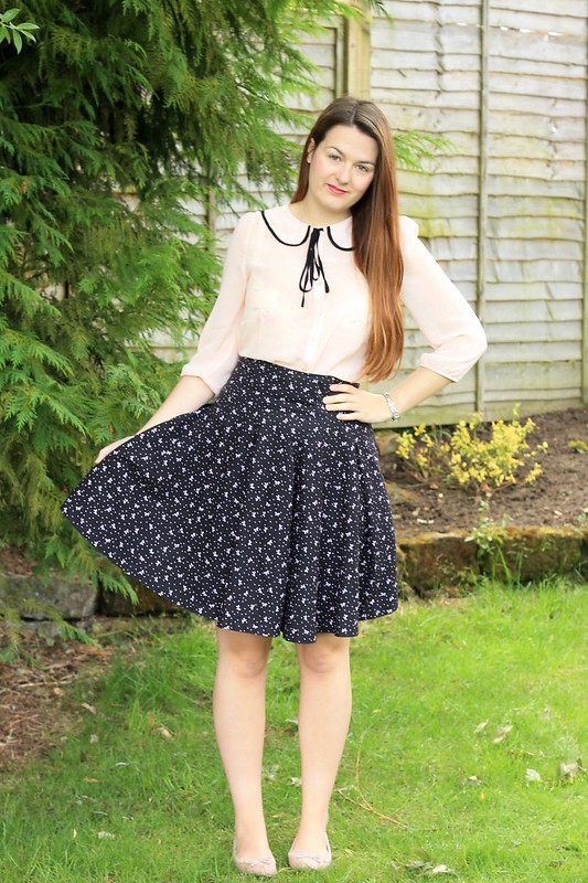 OOTD, outfit of the day, blouse, 50s skirt, flats