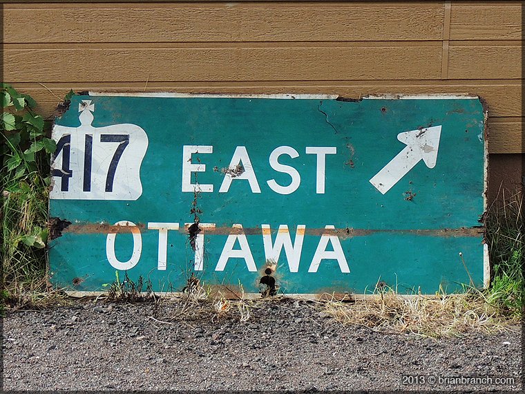 DSCN4112_east_ottawa_sign