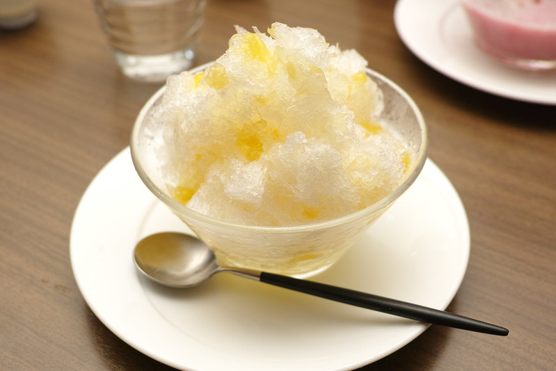 a shaved ice / かき氷（日向夏とはちみつ）