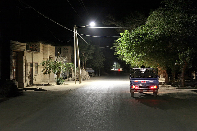 village street in the night, Shanshan (Piqan) County　ルクチュン、夜の村の道路