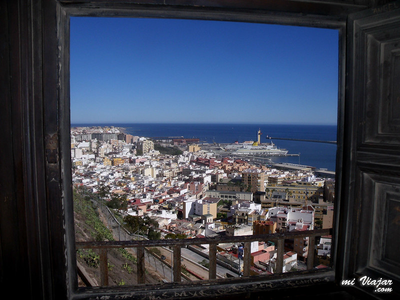 Vista del puerto desde la Alcazaba de Almería