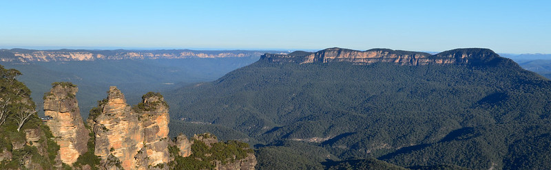 The Three Sisters & Mount Solitary (taken from Echo Point)