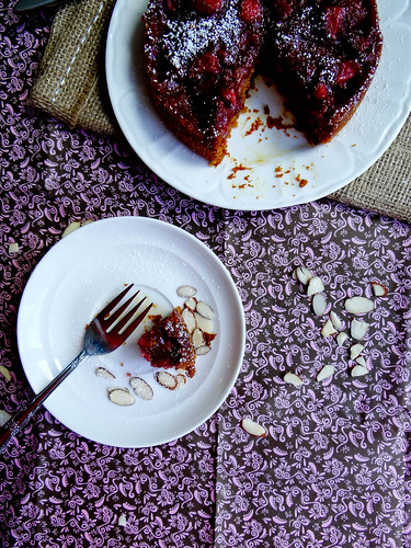 strawberry almond breakfast cake