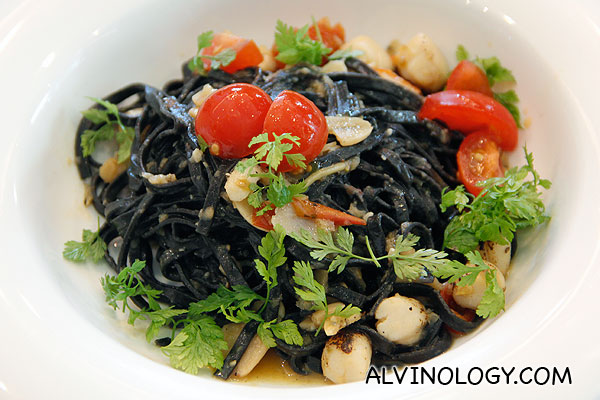 SQUID-INK SCALLOP RAGOUT (Squid-ink Tagliolini served with seared bay  scallops in a light garlic-sauce) - S$16.50