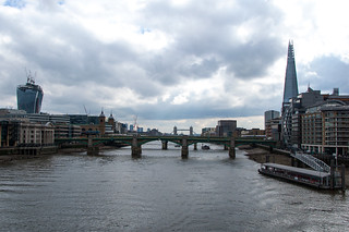 Vue depuis le Millennium Bridge - Southwark Bridge et Tower Bridge