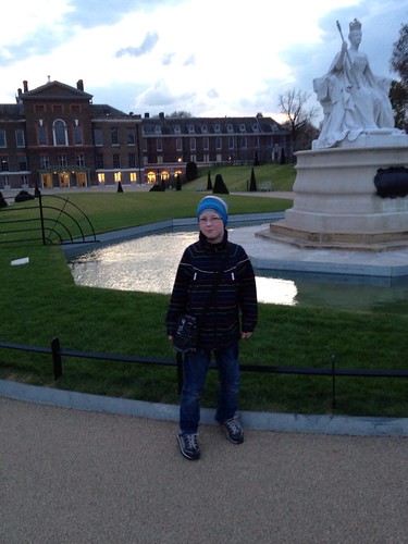 Jeg foran Kensington Palace