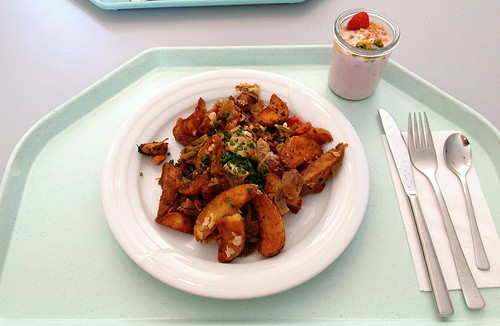 Kartoffel-Gemüsepfanne mit Fisch & Meeresfrüchten auf südfranzösische Art / Potato vegetable fry with fish & seafood (southern french style)