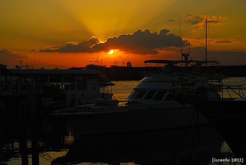 Sunset at Harbour Square, Apr. 9th at 7:02pm by {israelv}