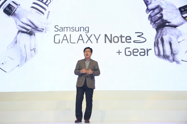 Galaxy Note 3 And Galaxy Gear. Picture 1