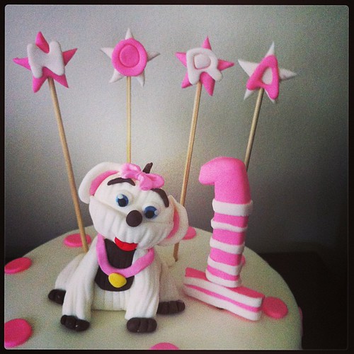 #birthdaycake #dog #1stbirthday #sugarart #sugarpaste #sugarcake #sekerhamurlupastalar #kopeklipasta by l'atelier de ronitte