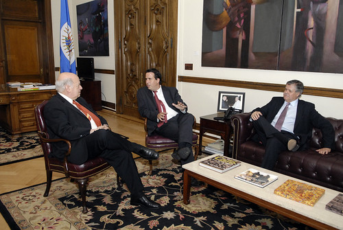 Secretario General de la OEA se reúne con el Prosecretario de la Presidencia de Uruguay