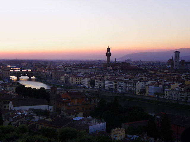 Atardecer desde el mirador de San Miguelangelo en Florencia Italia