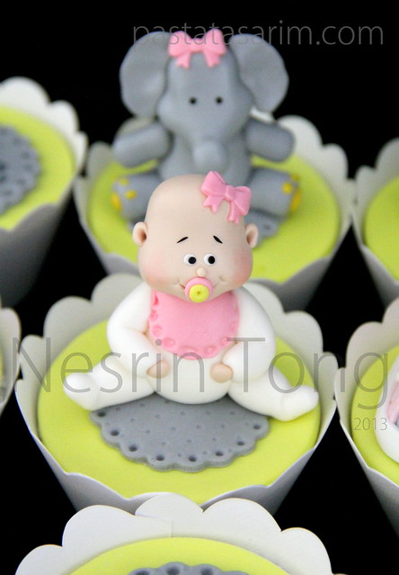 baby girl cupcake