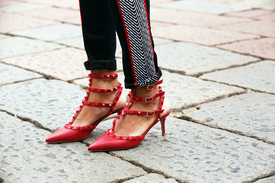 la-modella-mafia-model-off-duty-street-style-chic-Fall-2012-shoes-Le-Valentino-Rockstud-shoes-di-Tamu-grazia.it_2