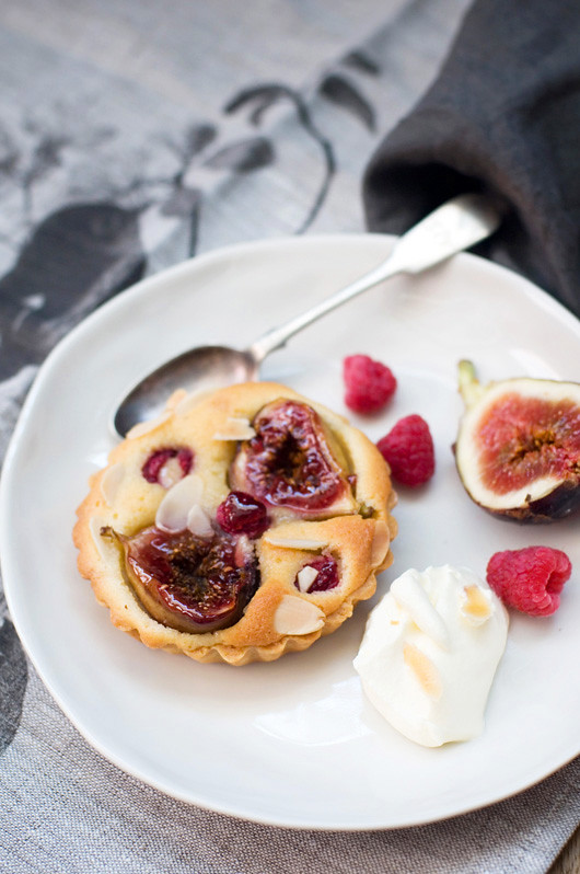 Delicious Bites: Fig + Raspberry Frangipane Tarts