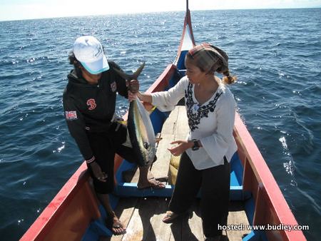 Aktiviti memancing di Pulau Sipadan Dalam Program 13 Hari