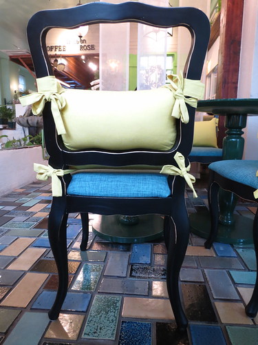 La Vie En Rose Cafe Chair